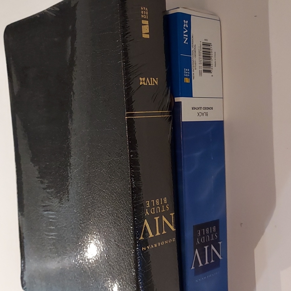 Zondervan NIV Study Bible- Large Black Bonded Leather - Picture 4 of 5